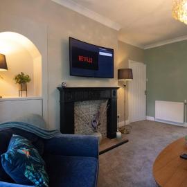 The Lennox Residence 2BR Wi-Fi Free Parking, hotel in Dumbarton
