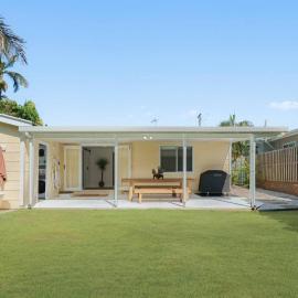 Sundaze at Fingal -Pet Friendly Beach cottage