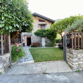 Castello Cottage, hotelli kohteessa Argegno
