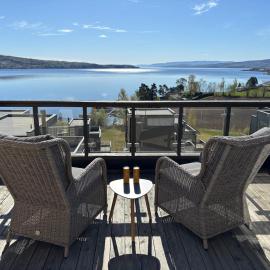 Modern house with panoramic views of Mjøsa – hotel w mieście Gjøvik