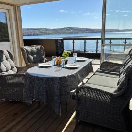 Modern house with panoramic views of Mjøsa – hotel w mieście Gjøvik