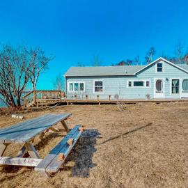 Cozy seaside retreat w/ waterfront deck, expansive lawn, & breathtaking sunsets