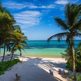 Luxury Beachfront 3BR Apt 102 | Neea Bahia Soliman, Hotel in Balcheil