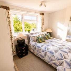 Modern Private Rooms with Free Parking & Shared Facilities