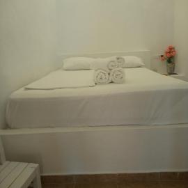 ''RENATA'' Studio, hotel in Kithnos