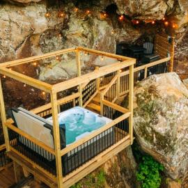 Cliff Hot Tub with Deck Fire Pit Mural and Pet Friendly