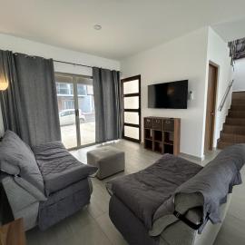 Private pool house near the beach, hotel in Alvarado