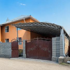 Zirek House, hotel in Bishkek