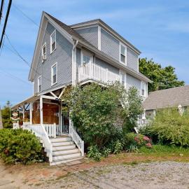Charming, historic cottage with modern upgrades - stroll to dining & attractions