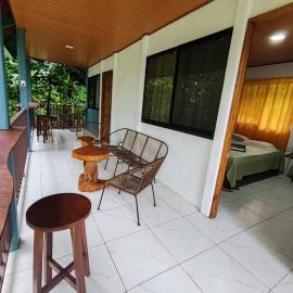 Cabinas Toucan, hotel u gradu Chachagua