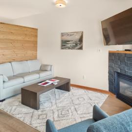 Cedar & Swell - Waterfront Bachelor Condo, khách sạn ở Tofino