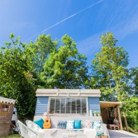 Ibiza Summer Lodge, hotel di Brouwershaven