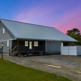 Ocean Breeze West Wind – Updated 2BR/2BA home step, hotel in Owls Head