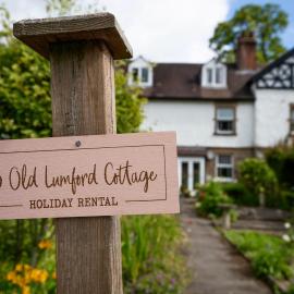 Old Lumford Cottage, Bakewell - Picturesque Riverside Property, hotel Bakewellben