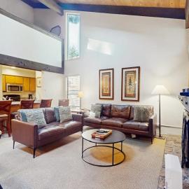 Charming Condo with WiFi Gas Fireplace & Shared Pools Hot Tub & Nearby Beach