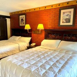 Pet-Friendly River Ranch Escape and Walk to Rodeo, hotel i River Ranch
