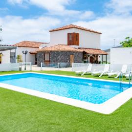 Villa La Rueda Heated Private Pool, Billiard & BBQ