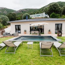 Villa Ezilia, hotel v destinaci Alata