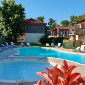 T2 - Les Villas du Lac - Piscine - Terrasse - Ventilateurs - Wifi, hotel di Aureilhan