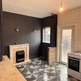 Spacious 3 Bedroom Home Near Oldham Town Centre & Hospital, hotel u gradu Oldam