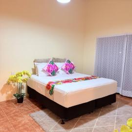 Mountain Views, 3BR Family Home, Near Muri Beach, hotel a Titikaweka