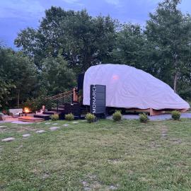 Fenlea Resort Glamping Cocoon, hotel u gradu 'Hampton'