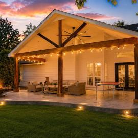 Casa Blanca Luxury Spa Suite with fireplace, Disc Golf, 5 beds, hótel í Tulsa