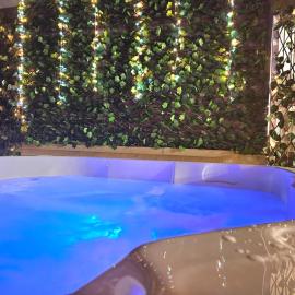 Heated Jacuzzi & Luxury Garden Retreat Larnaca