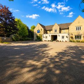 The Churchill Court, hotel Woodstockban