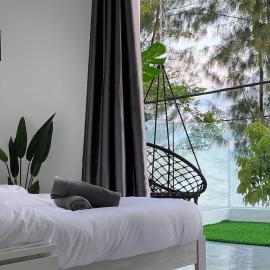 바얀 레파스에 위치한 호텔 Seafront 5BR Landed Home 14 Pax with Ocean Seaview & Netflix WiFi