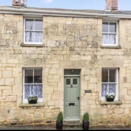 Traditional cottage in central Painswick