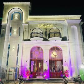 Velvet Hotel & Banquet, hotel sa Sirsa
