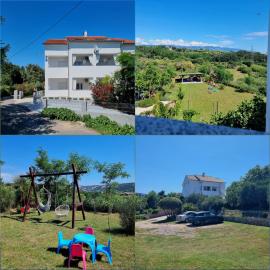 Zekic Family Apartments with Large Garden & Private Parking Quiet Area Lopar, מלון בלופאר