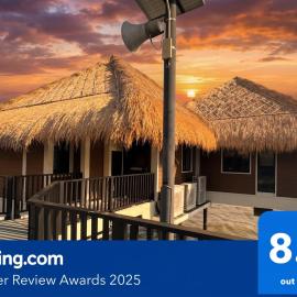 2 Bedroom plus Study Villa over Water, Open Sea - Golden Palm Tree, Malaysia, hotel sa Bagan Lalang