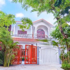 The Local Villa Danang 2 - Cozy Stay in An Thuong, hotell i Da Nang