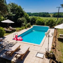 GARNI - La Guyenne - Piscine - 17 voyageurs