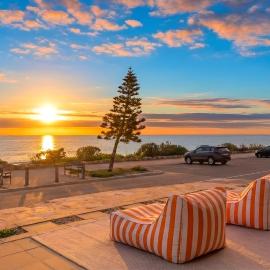 Beachfront 3BR with Sauna & Pool Table - Newly Renovated
