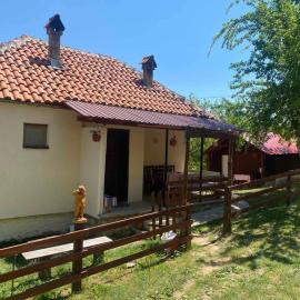 Seosko domaćinstvo Velidje, hotel en Veliđe