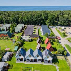 Domki u Basi - 250m do Plaży - Idealne dla Rodzin, hotel in Karwia