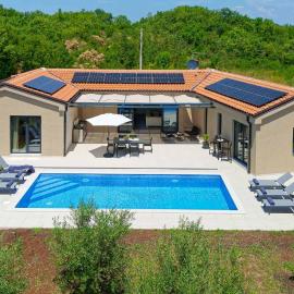 Villa Olive'r by Rent Istria, hotel a Kaštel