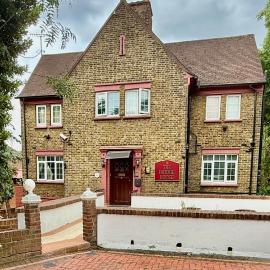 The Bridge House, hotel in Hounslow