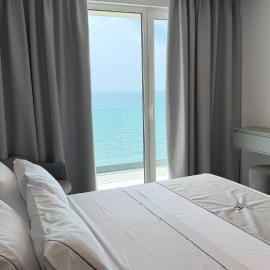 White Amfora Hotel, hotel in Shëngjin