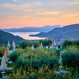 Hotel Boffenigo - The Golden Hour, hotelli kohteessa Costermano