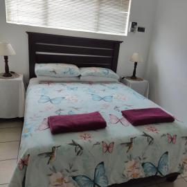 Hunters Self Catering Apartment, hotell i East London
