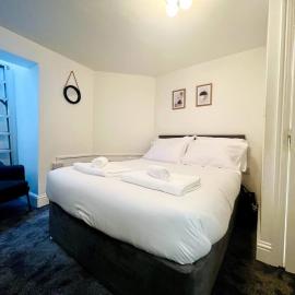 Private Ipswich Home Free Parking & WiFi