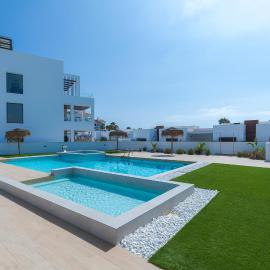 LA Paz - Sunny Pool Retreat - Jacuzzi - Near Beach, hotel in Los Alcázares