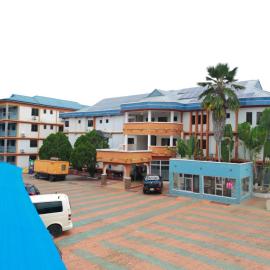 GLAMOSSAY HOTEL LIMITeD SUNYANI, hotell i Abesem