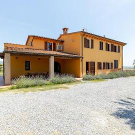 Podere Bellavista - Tuscan Villa with Private Pool and Endless Views