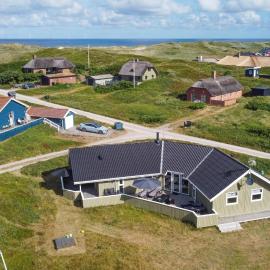 Holiday Home 160M From The North Sea Sj202