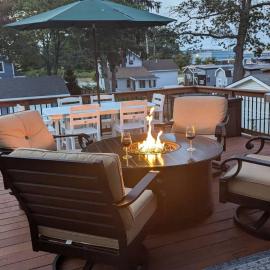 Modern, charming, family retreat. Great location, khách sạn ở Muskegon